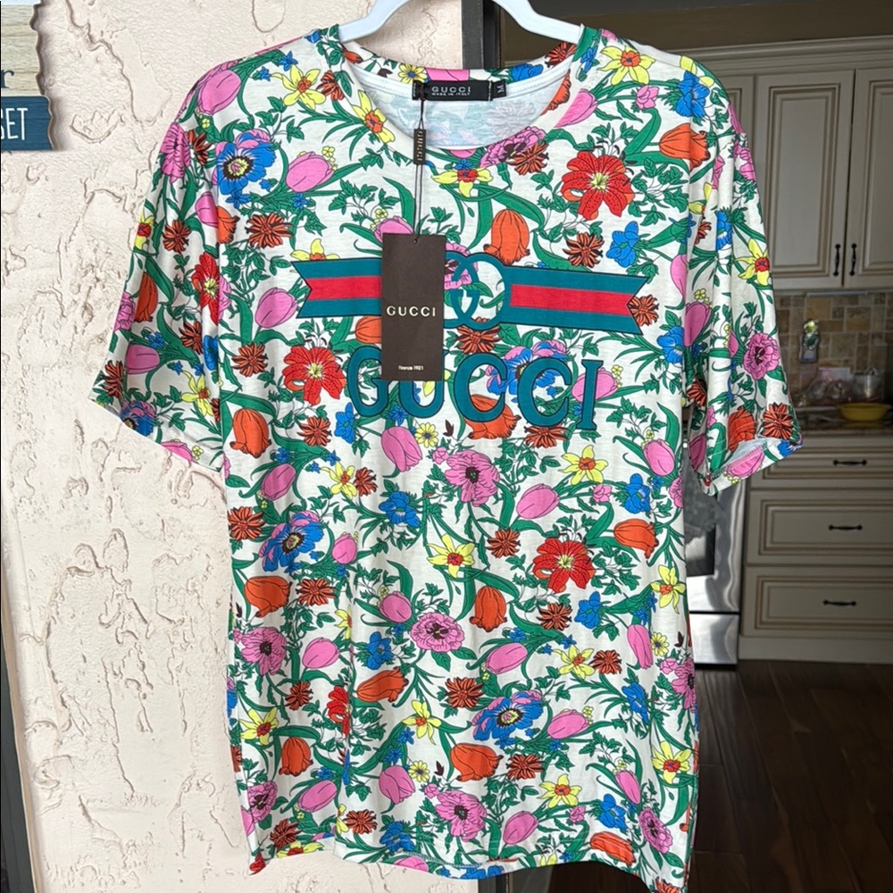 Fashion Luxury stylish Red and Pink Short Sleeve Tee Vibrant Design